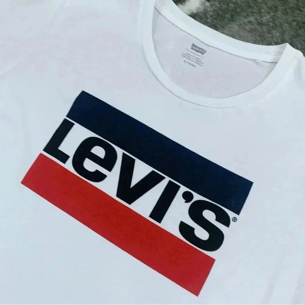 Levi’s Tee - Picture 3 of 11